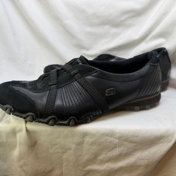 Skechers Slip On Sneakers Womens Size 8 Black Biking Comfort Walking Leather - Picture 7 of 7
